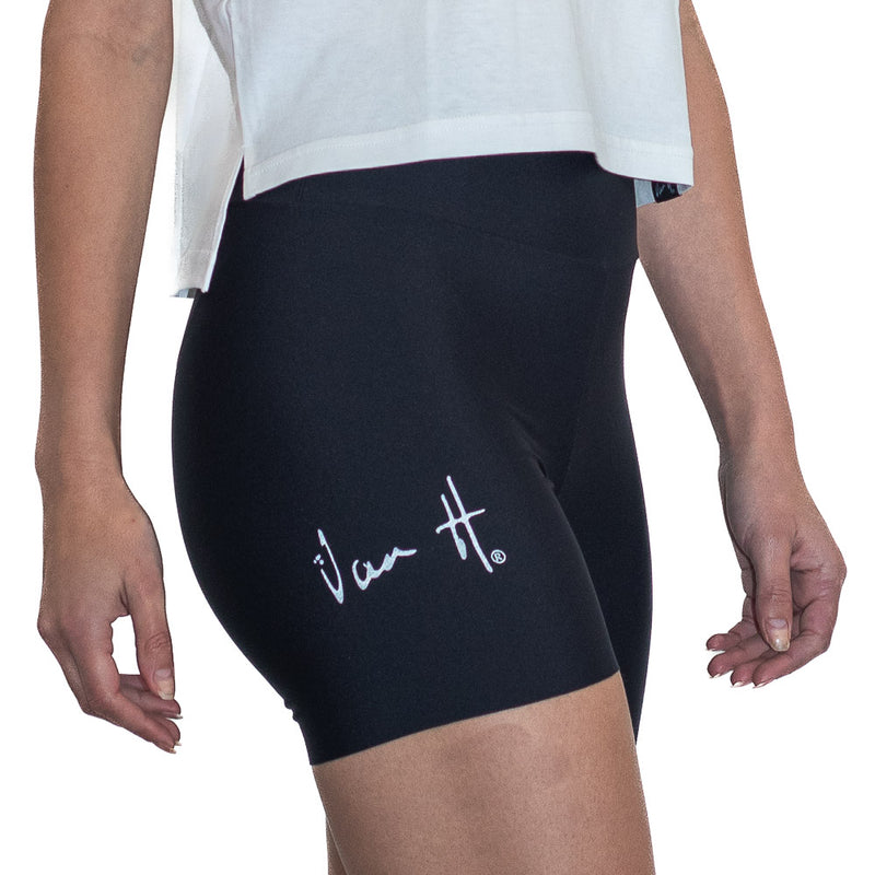 Front View of seamless Black tight 6 inch inseam, Sportswear, Active wear, running tight, gym tight, exercise tights, South Africa, athletic wear, sports attire, locally made active wear, Van H, mens sportswear, ladies sportswear, tight with pockets